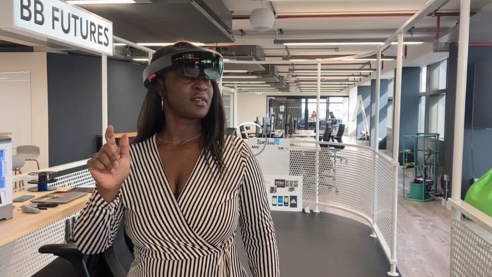 GEP Masterclass event at London Tech Week Sept 2021, hosted by WONGDOODY. GEP's Akua Owusu-Ansah tries AR glasses